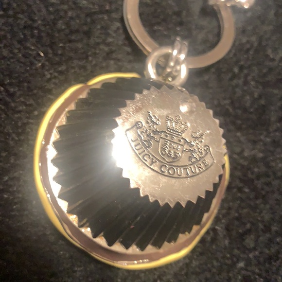 JUICY COUTURE CUPCAKE KEYCHAIN YELLOW SILVER NEW - Picture 15 of 16